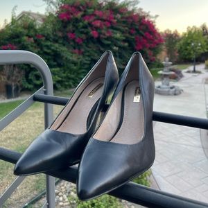 Louise et Cie black pumps